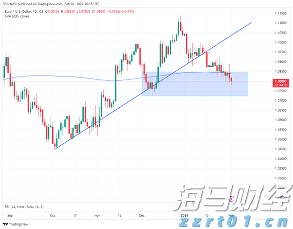 鞋底藏8台旧手机，两名旅客从拱北口岸入境被海关截获